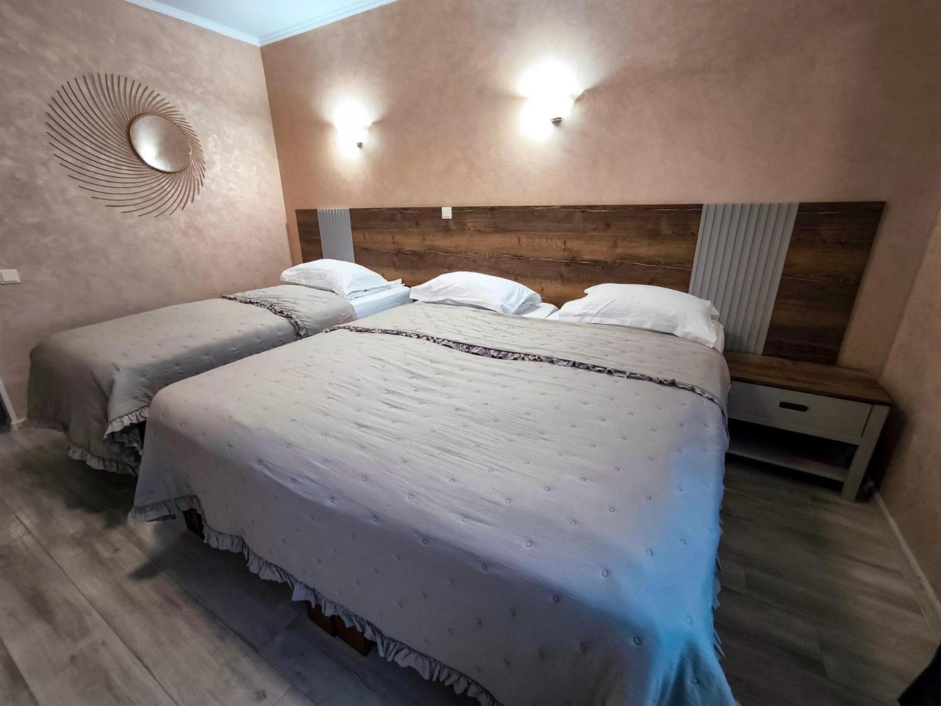 Hotel Dorobanti ヤシ エクステリア 写真