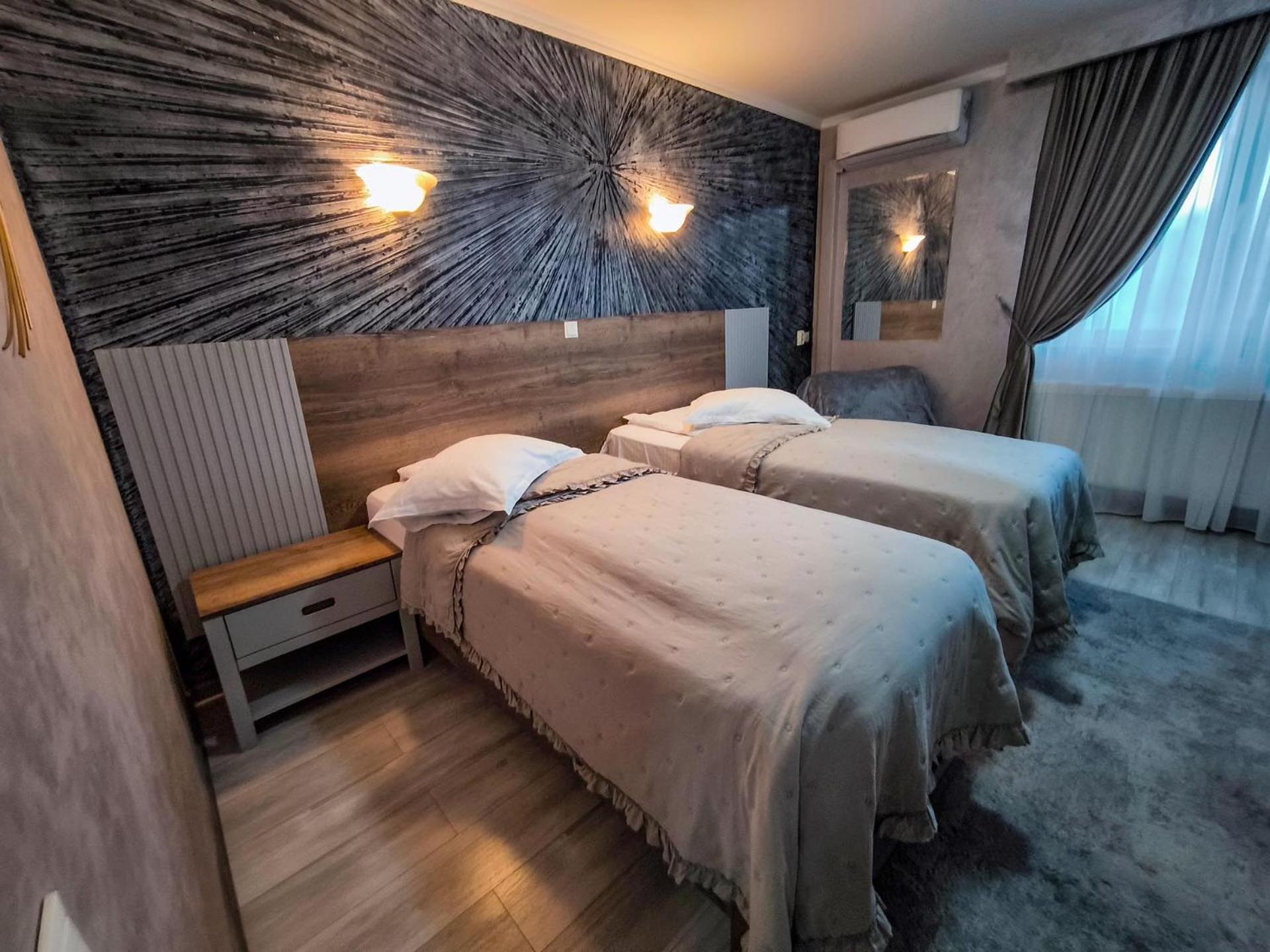Hotel Dorobanti ヤシ エクステリア 写真